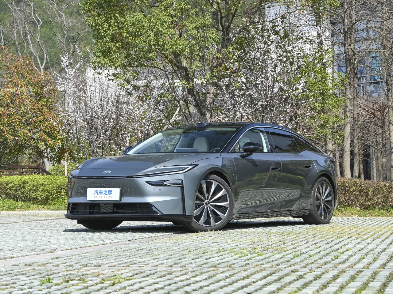 Toyota bZ7 — регламент ТО