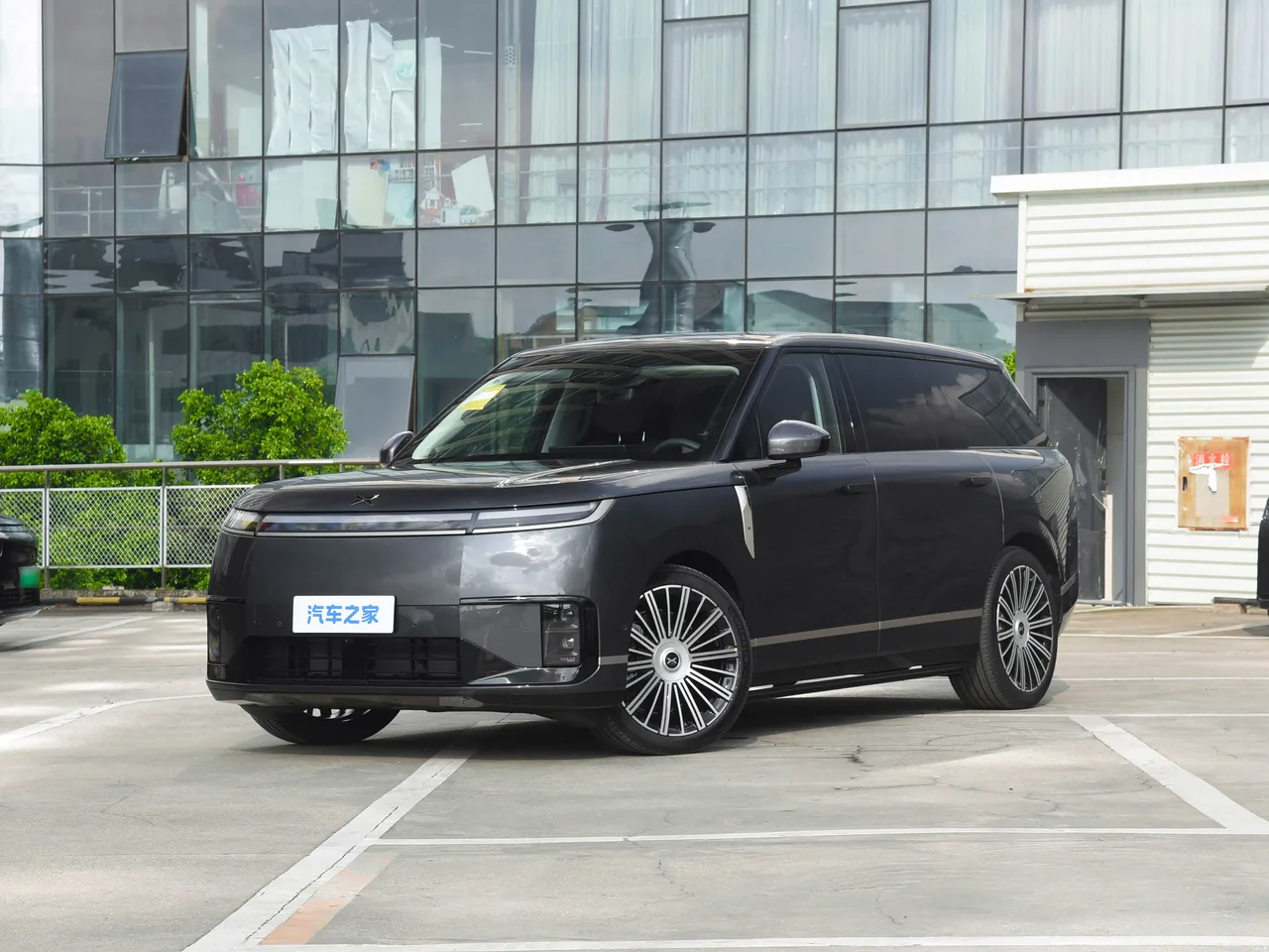 Автомобиль Xpeng GX (2026)